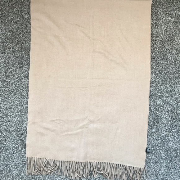 Brand New without tags - beautiful scarf - Picture 1 of 1